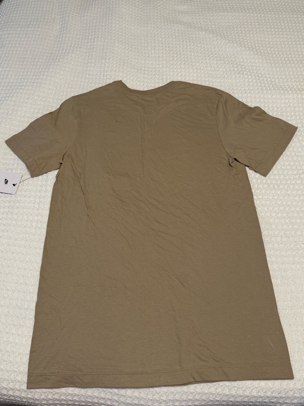 Nike Mens Small Beige Graphic Logo Tee NWT Athletic Streetwear Shirt Cotton - Picture 2 of 5